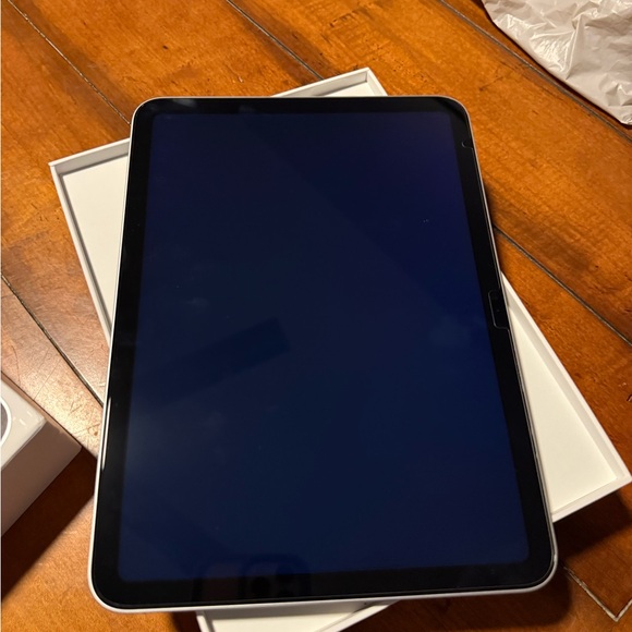 NIB iPad 128GB (A16) Model A3354 with OtterBox Case, screen protector + stylus! - Picture 6 of 11